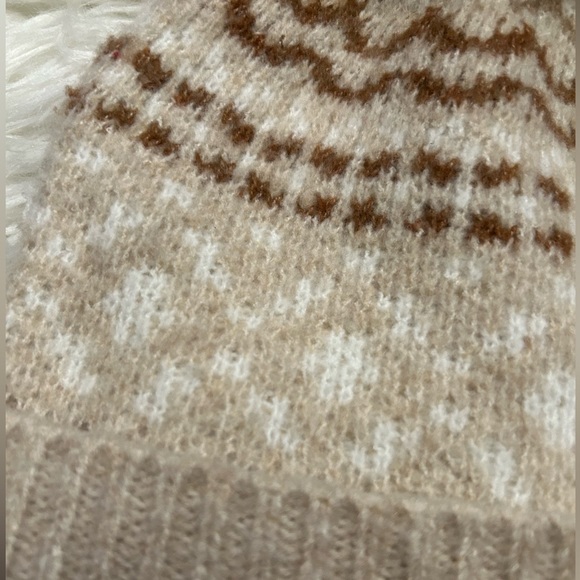 Cupcakes and Cashmere Pom Pom beanie - Picture 3 of 3